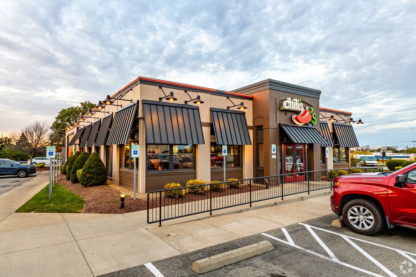 2207 Mountain View Dr, West Mifflin, PA 15122