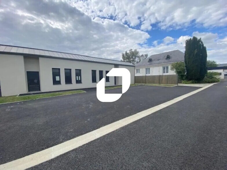 Flex in Nort-sur-Erdre for lease - Building Photo - Image 2 of 9