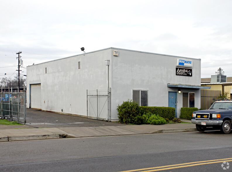 413 N I St, Tulare, CA for lease - Primary Photo - Image 2 of 2