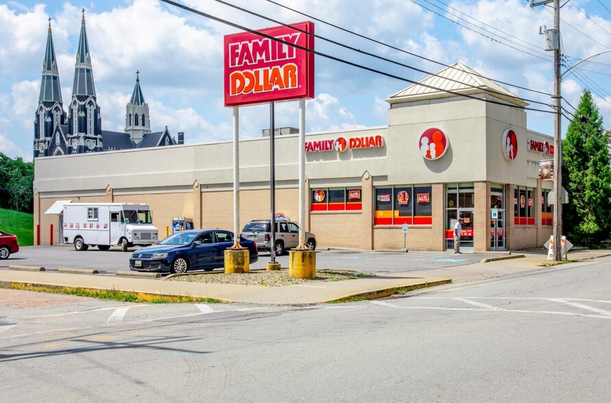 821 Chartiers Ave, McKees Rocks, PA for sale - Building Photo - Image 1 of 1