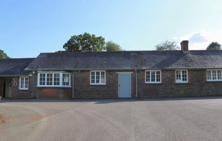 A4042 Llanover Business Centre, Abergavenny for lease - Primary Photo - Image 1 of 1