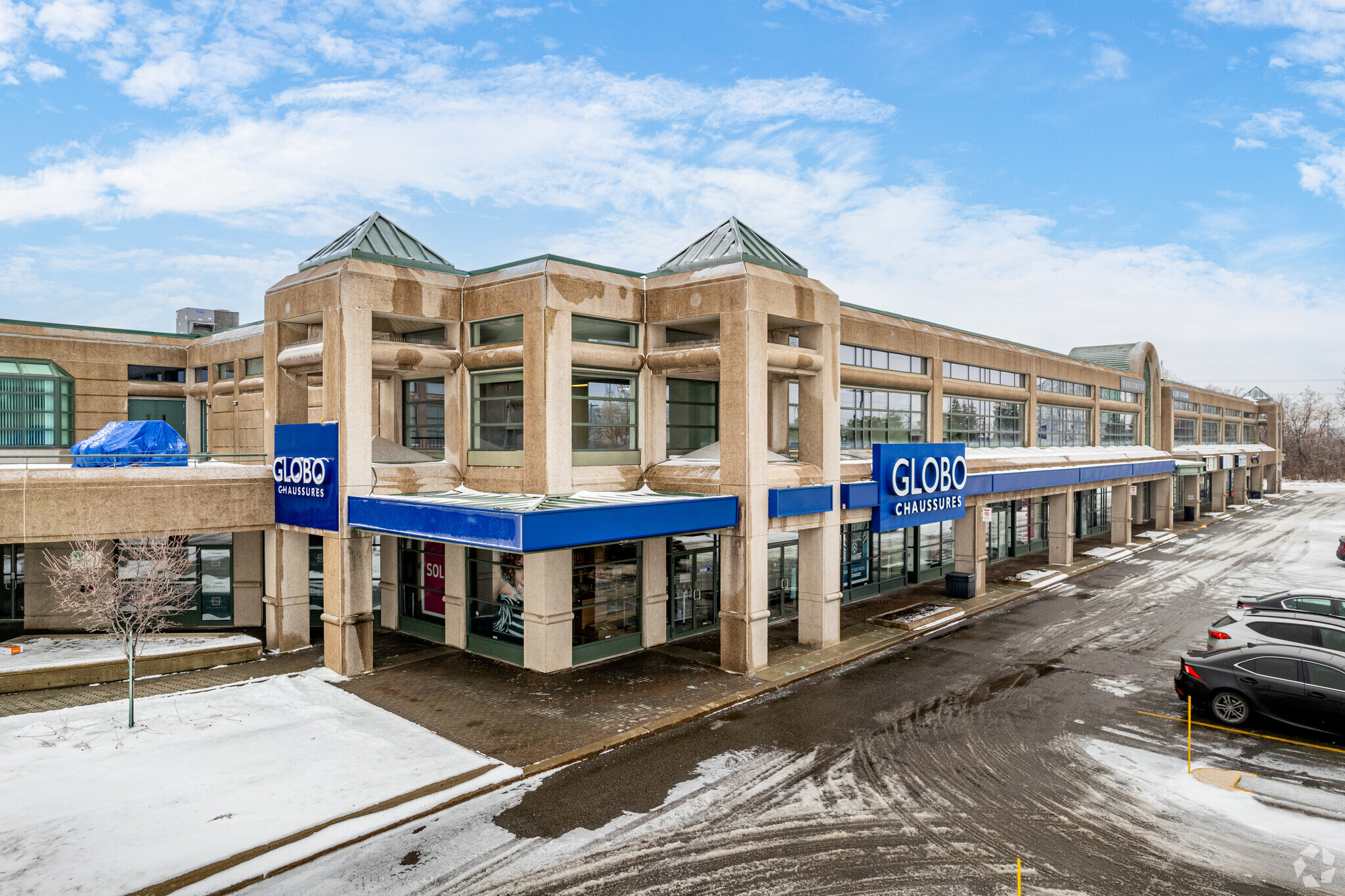 2560-2590 Boul Daniel-Johnson, Laval, QC for lease Building Photo- Image 1 of 11