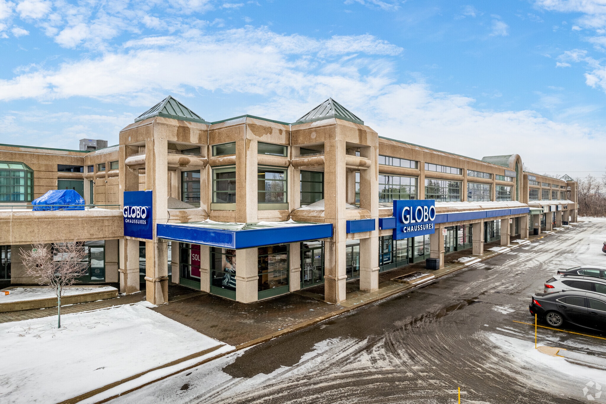 2572 Boul Daniel Johnson, Laval, QC for lease Building Photo- Image 1 of 11