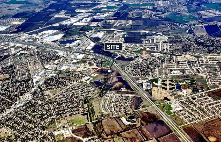 1326 Brown St, Waxahachie, TX for sale - Primary Photo - Image 1 of 1