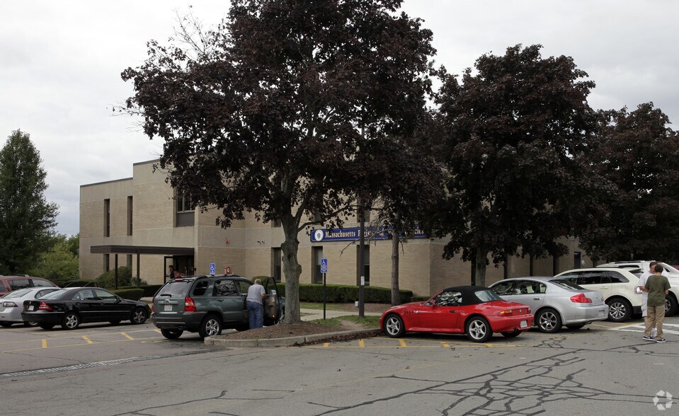 10 Plain St, Braintree, MA 02184