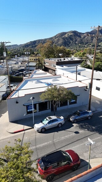 1810 Sunview Dr, Glendale, CA for lease - Building Photo - Image 2 of 8