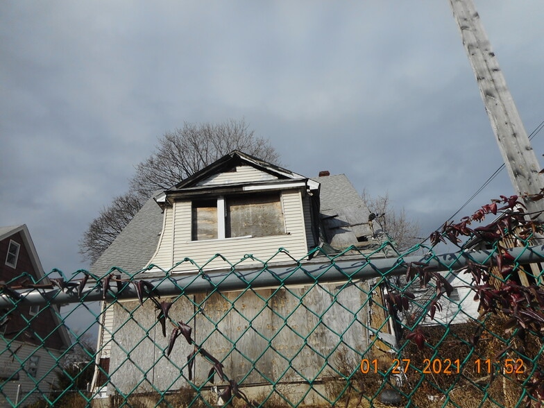 129 New Dorp Plz, Staten Island, NY for sale - Primary Photo - Image 1 of 1