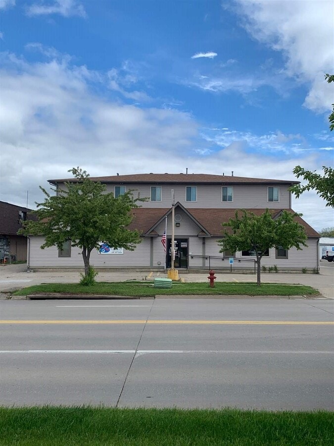 1910 S Gilbert St, Iowa City, IA 52240