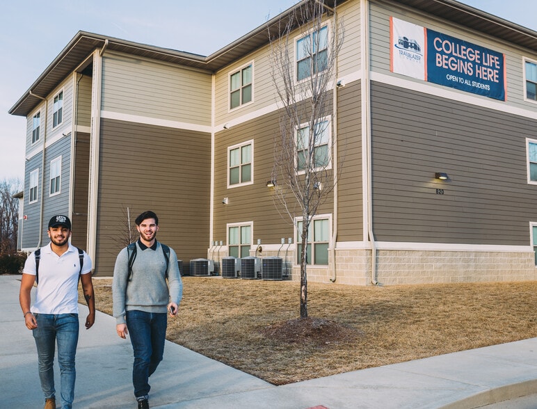 820 Elm St, Godfrey, IL for sale - Building Photo - Image 3 of 7