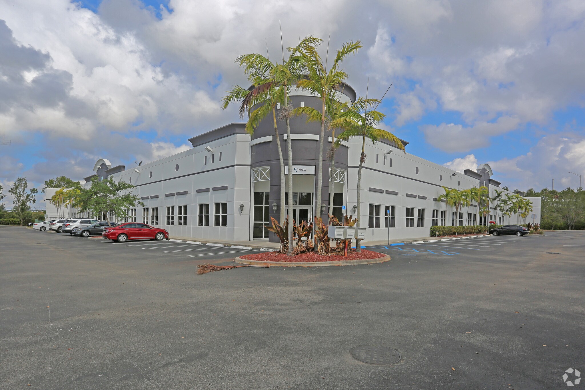 Flex in Davie, FL for sale Primary Photo- Image 1 of 1