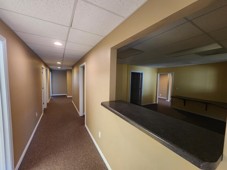 4501 W Deyoung St, Marion, IL for lease - Interior Photo - Image 1 of 5