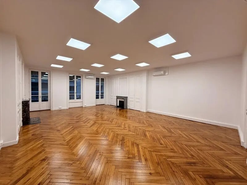 Location Bureaux 92 m² - Photo 1