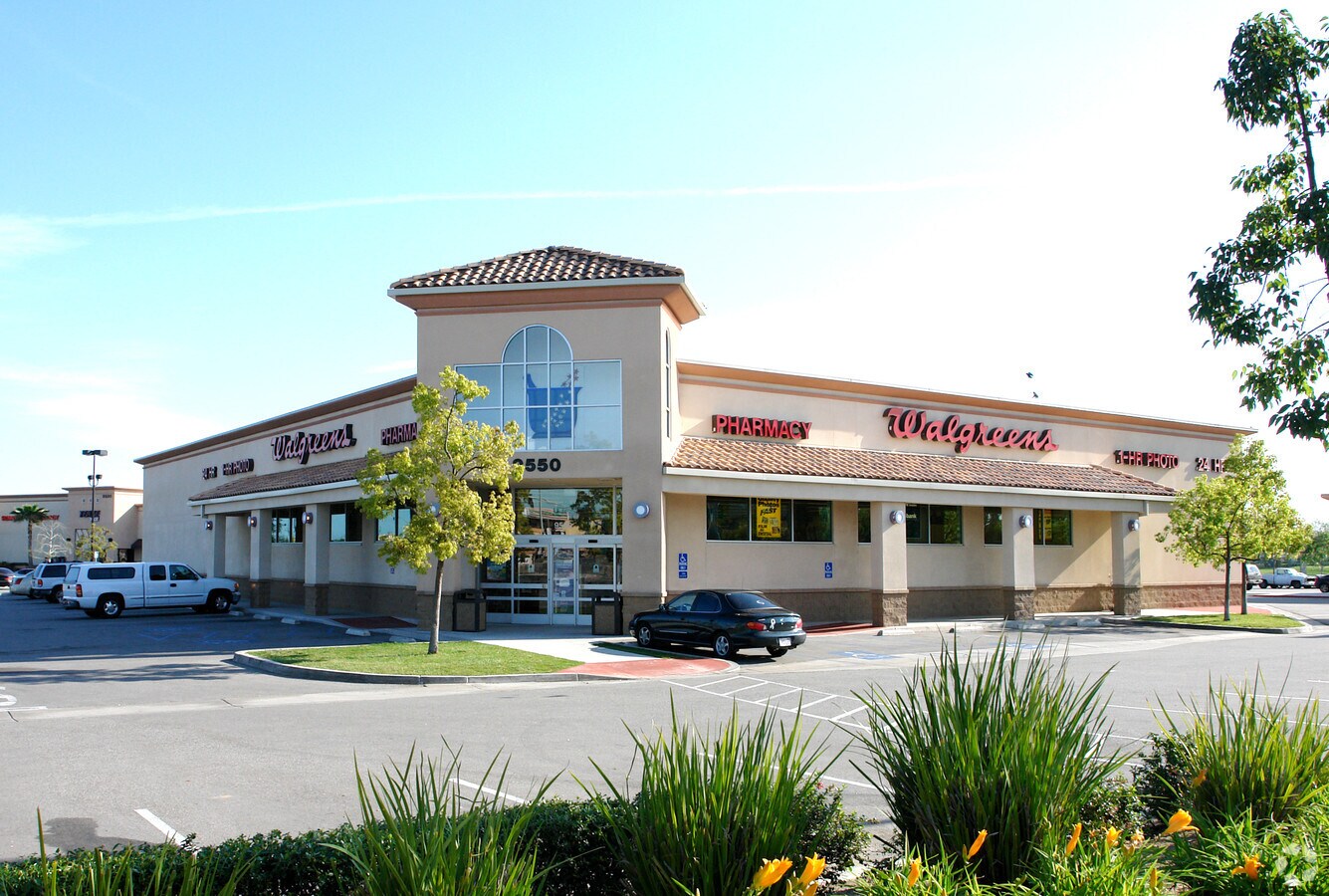 95309600 Hageman Rd, Bakersfield, CA 93312 Plaza at Riverlakes