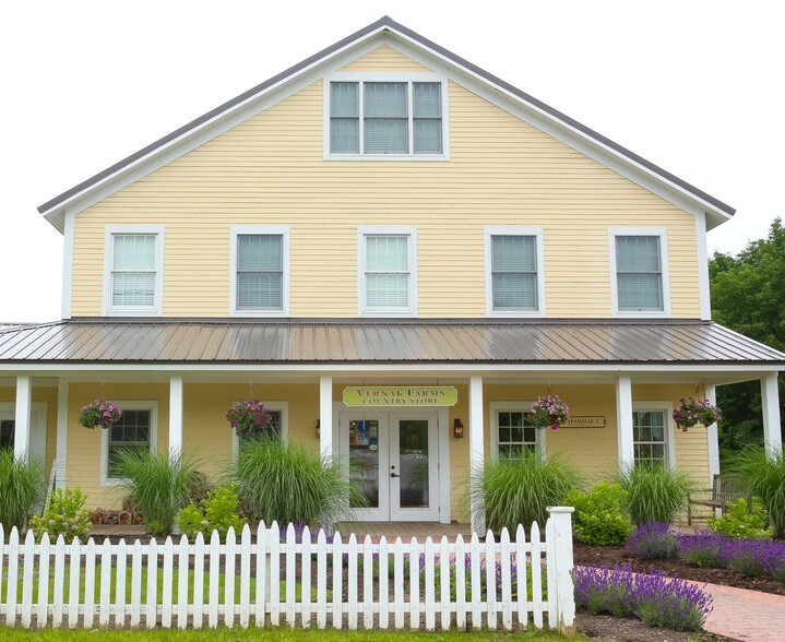 1889 E Lake Rd, Skaneateles, NY for sale - Primary Photo - Image 1 of 1