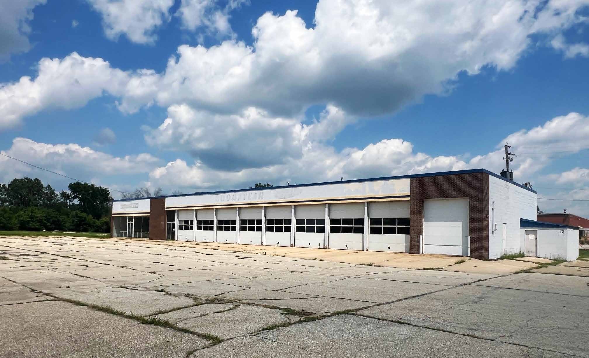 1566 E Euclid Ave, Des Moines, IA for lease Building Photo- Image 1 of 2