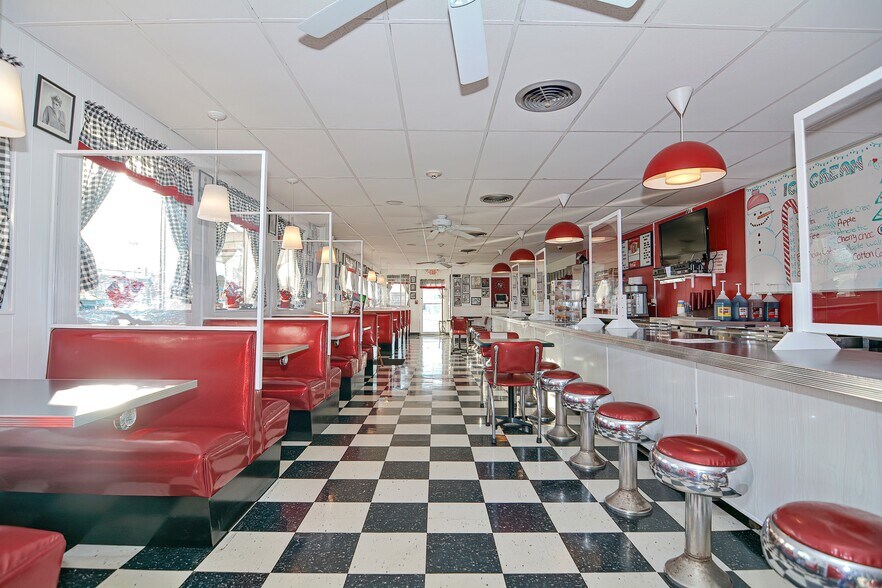 380 Taunton Ave, East Providence, RI for sale - Building Photo - Image 1 of 1