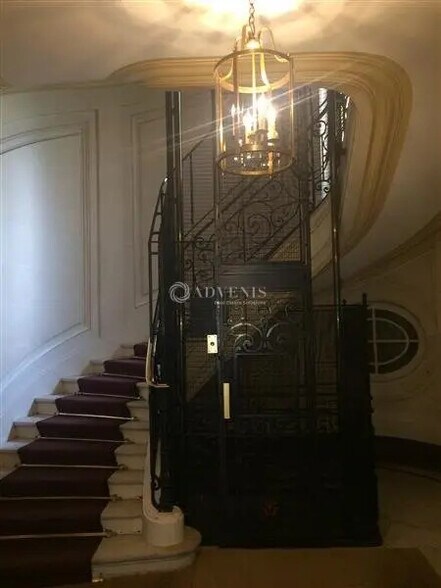 Office in Paris for lease - Interior Photo - Image 3 of 12