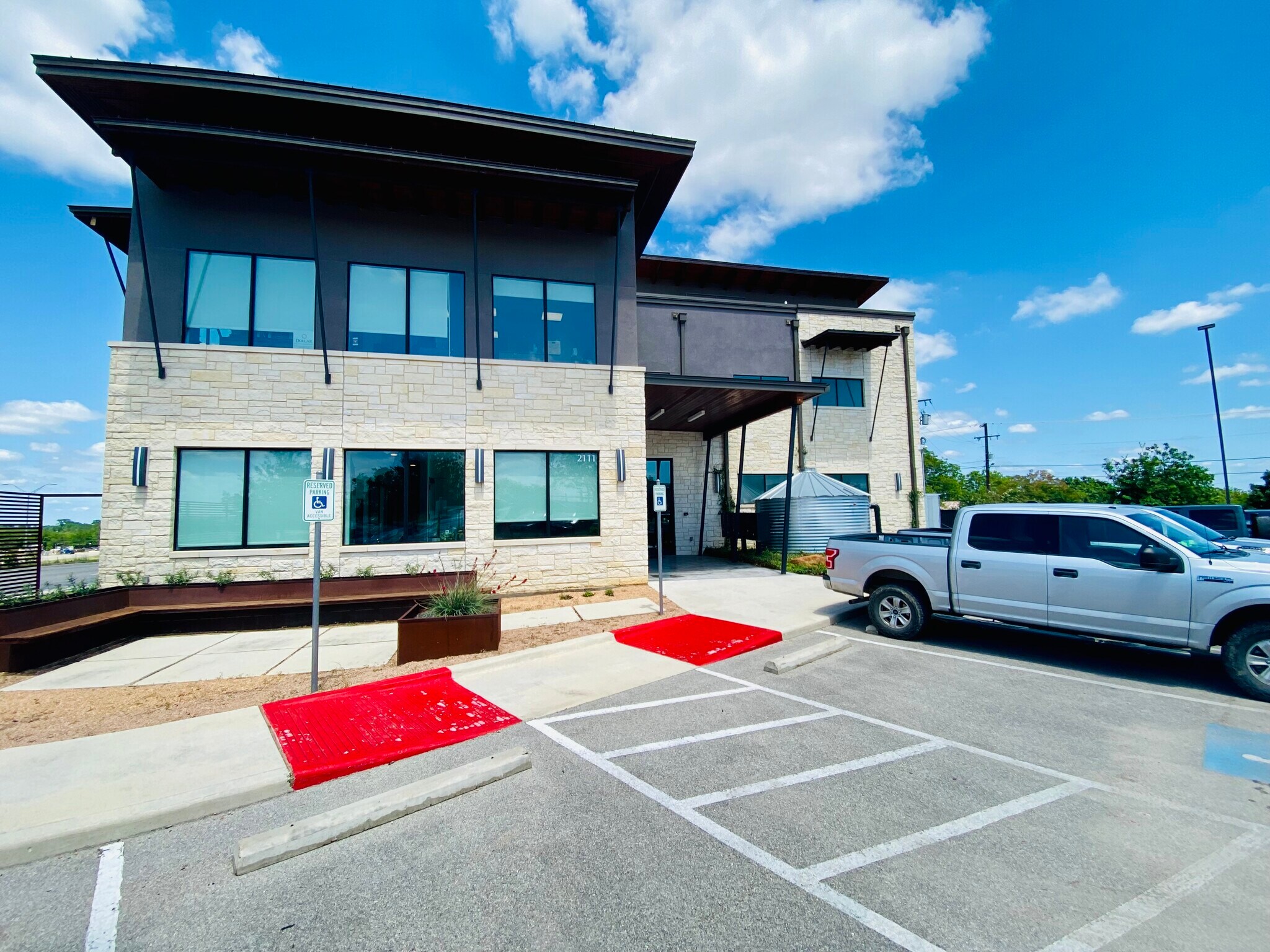 2111 S Interstate 35, New Braunfels, TX for sale Building Photo- Image 1 of 1