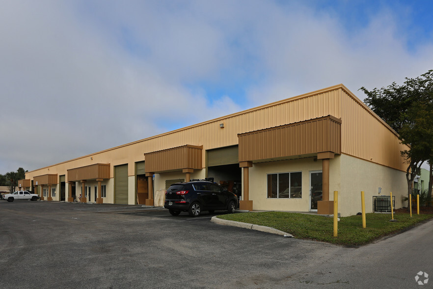 8360 Currency Dr, Riviera Beach, FL for lease - Building Photo - Image 1 of 4