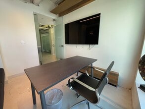 820 W 41st St, Miami Beach, FL for lease Interior Photo- Image 1 of 5