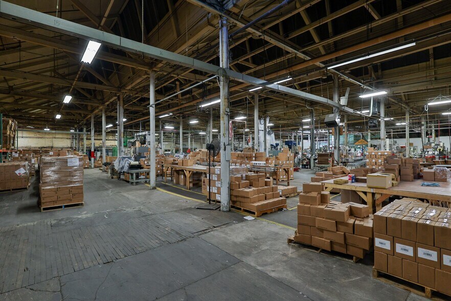 100 E Diamond Ave, Hazleton, PA for lease - Interior Photo - Image 2 of 28