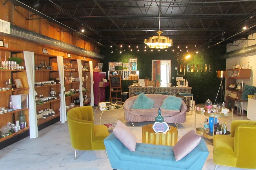 2323 Cascade Rd, Atlanta, GA for sale - Interior Photo - Image 2 of 3