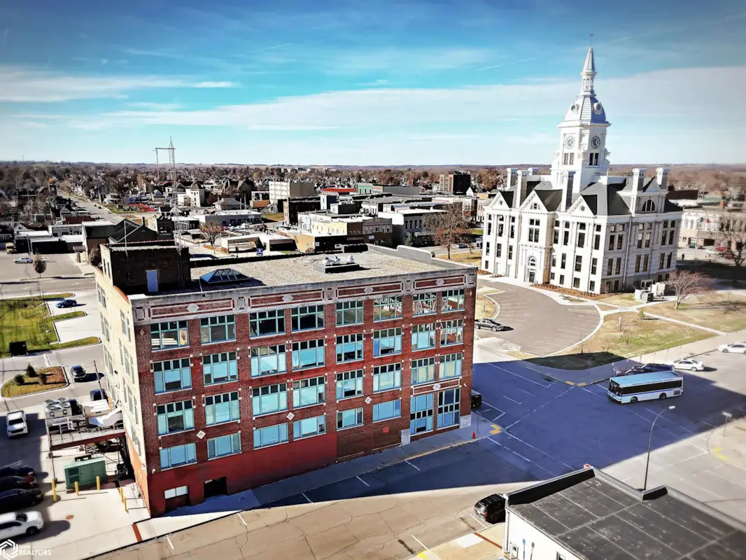 11 E Church St, Marshalltown, IA for lease Building Photo- Image 1 of 4