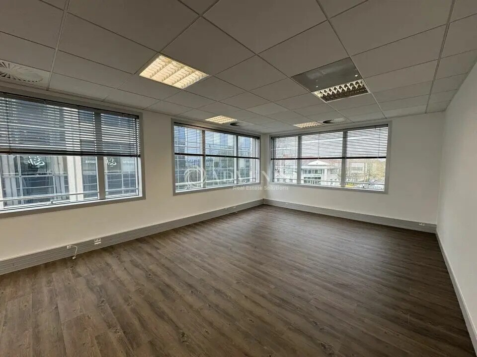 Location Bureaux 225 m² - Photo 1