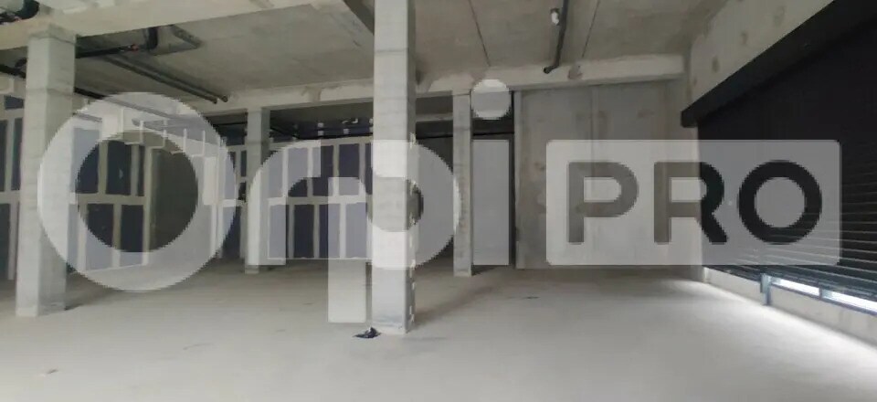 Retail in Grigny for lease - Interior Photo - Image 3 of 5