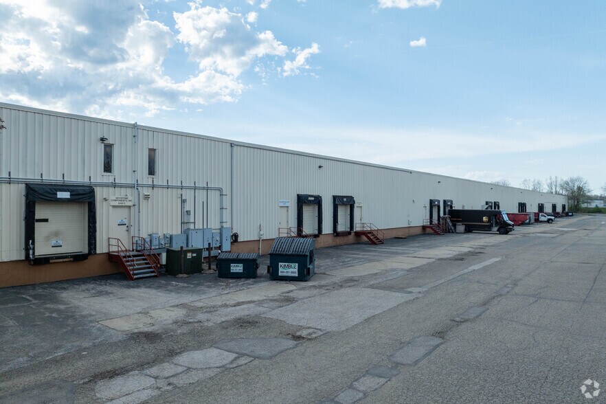 2057 E Aurora Rd, Twinsburg, OH for lease - Building Photo - Image 3 of 4
