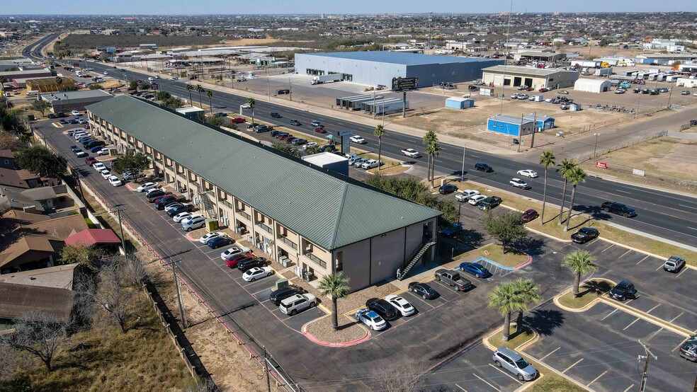 4151 Jaime Zapata Memorial Hwy, Laredo, TX for lease - Building Photo - Image 3 of 7