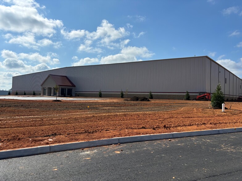 244 Quality, Mocksville, NC for sale - Building Photo - Image 3 of 7