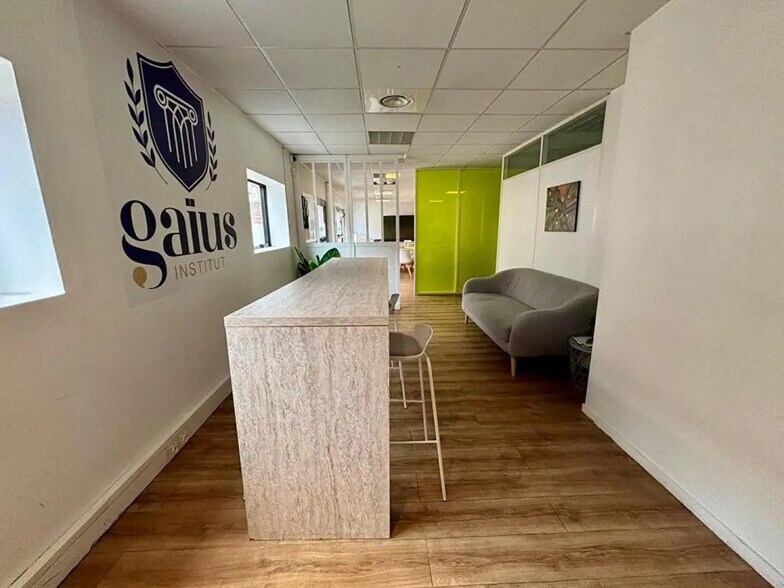 Office in Lyon for sale - Interior Photo - Image 2 of 5