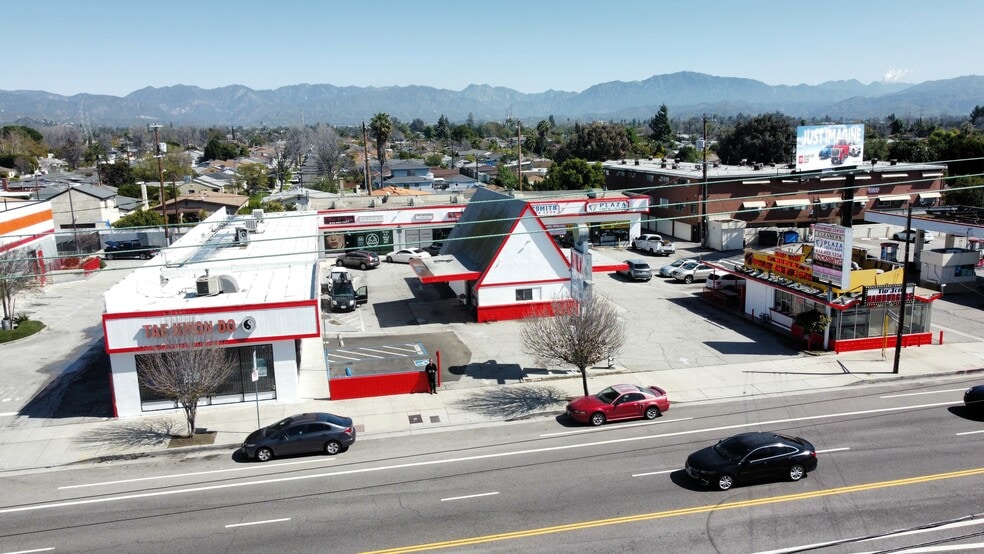 8620 Woodman Ave, Pacoima, CA for lease - Building Photo - Image 3 of 6