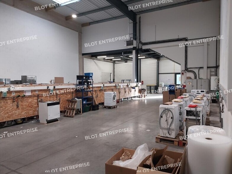 Flex in Carquefou for lease - Building Photo - Image 2 of 10