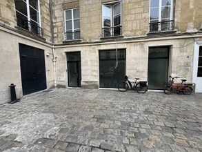 Office in Paris for lease Building Photo- Image 1 of 4