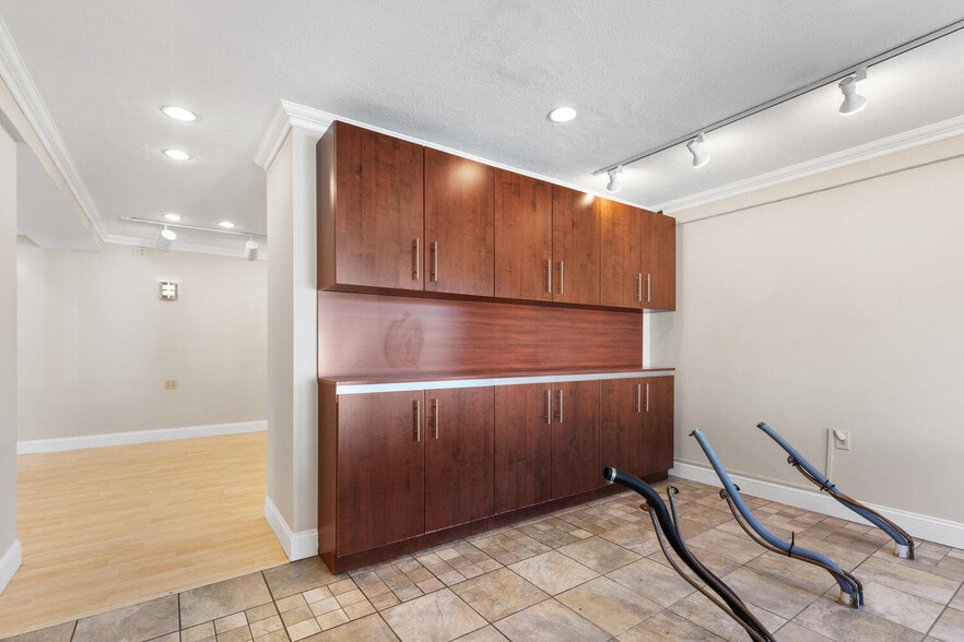 231 Bedford St, Lexington, MA for sale - Building Photo - Image 2 of 6