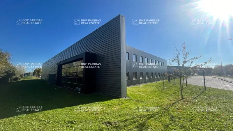 Flex in Élancourt for lease - Building Photo - Image 3 of 6