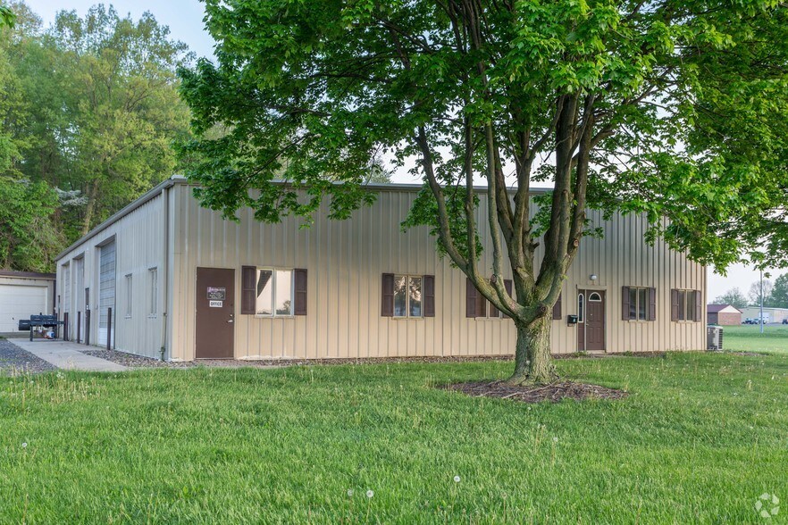 400 East St SW, Bolivar, OH 44612