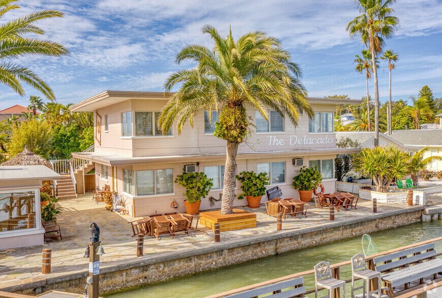 7963 Bayshore Dr, Treasure Island, FL for sale - Building Photo - Image 1 of 1