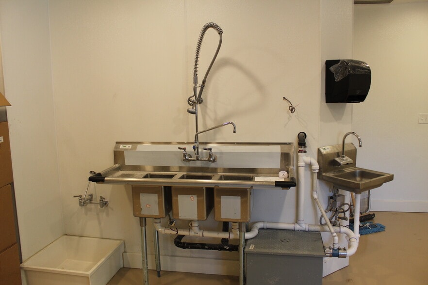 7404 Lamar Ave S, Cottage Grove, MN for sale - Interior Photo - Image 2 of 17