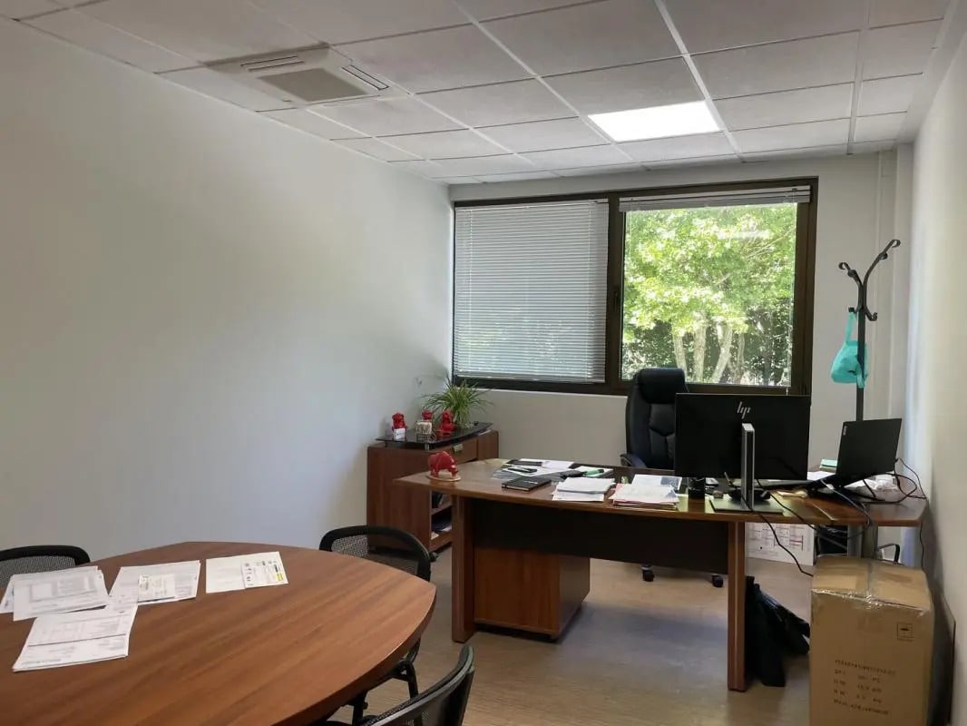 Office in Collégien for lease Interior Photo- Image 1 of 2