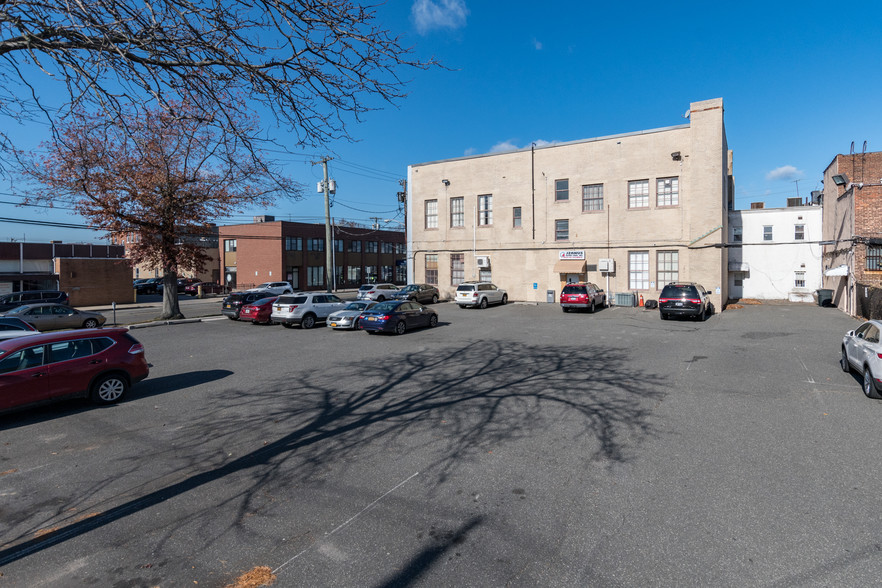 166-170 Jericho Tpke, Floral Park, NY for lease - Building Photo - Image 2 of 31