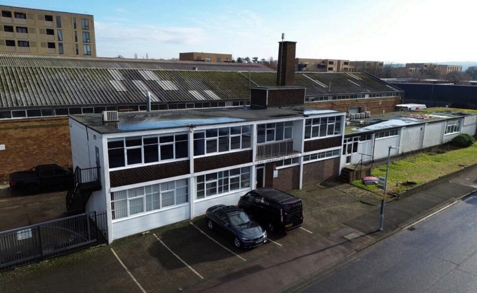 15-23 Greenhill Crescent, Watford for lease - Building Photo - Image 3 of 3