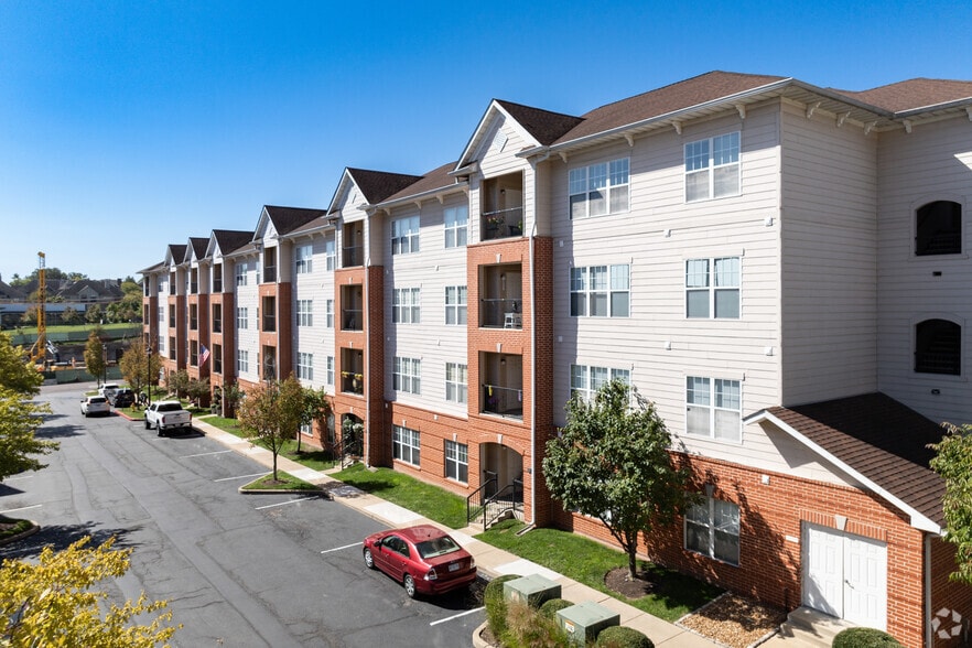 141 E Madison Ave, Kirkwood, MO for lease - Primary Photo - Image 1 of 37