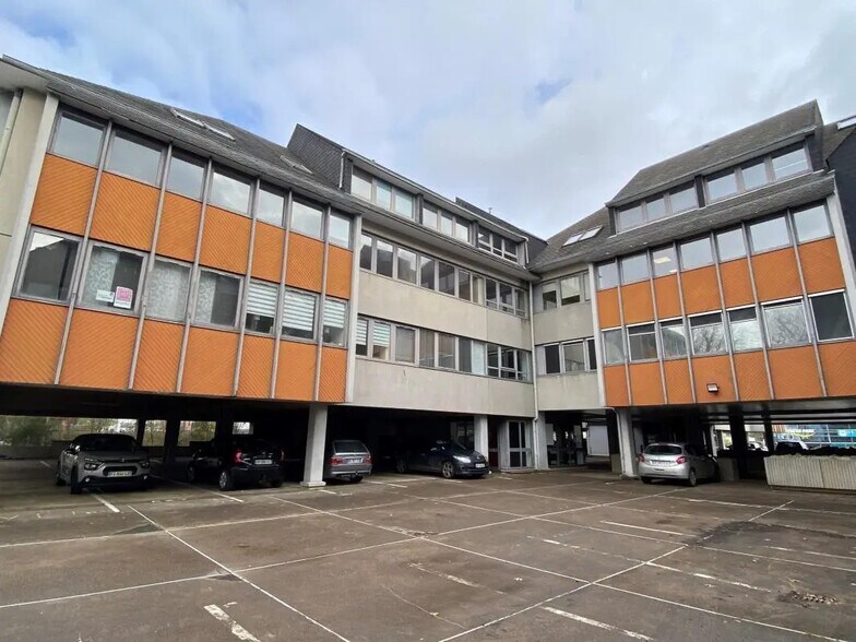 Office in Rennes for lease - Building Photo - Image 1 of 5