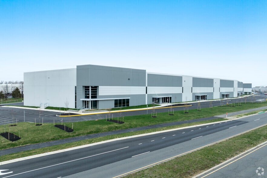 11501 University Blvd, Manassas, VA for lease - Building Photo - Image 2 of 17