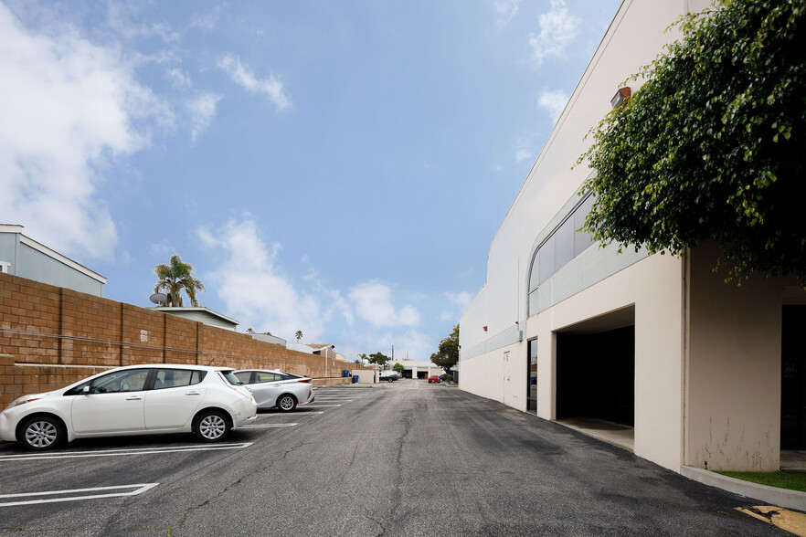 4030 Spencer St, Torrance, CA for lease - Building Photo - Image 2 of 25