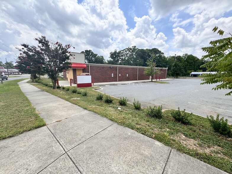 4404 Old Rural Hall Rd, Winston-Salem, NC for lease - Building Photo - Image 2 of 20