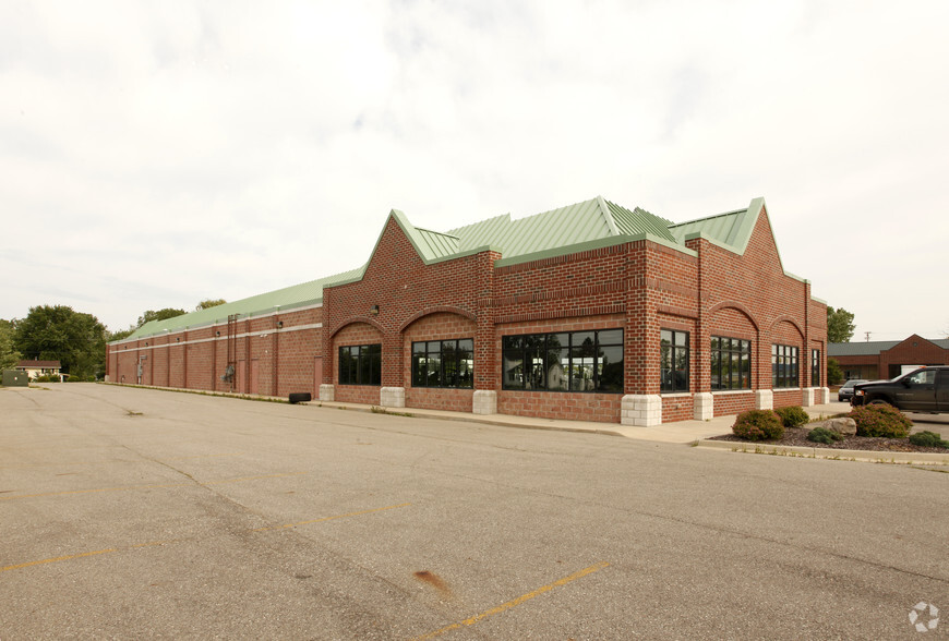 8067-8097 Country Corner Dr, Fowlerville, MI for lease - Building Photo - Image 3 of 3